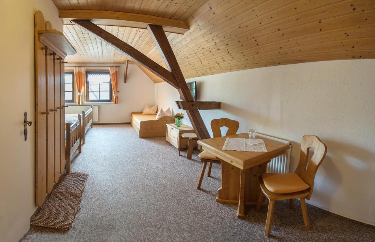 Am Roten Hammer I Gasthof Und Pension 오베르비젠탈 외부 사진