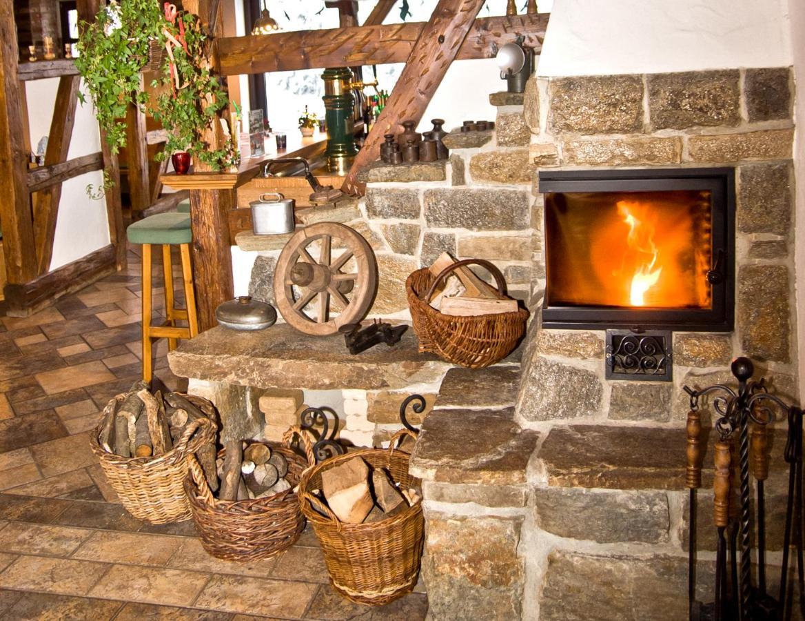 Am Roten Hammer I Gasthof Und Pension 오베르비젠탈 외부 사진